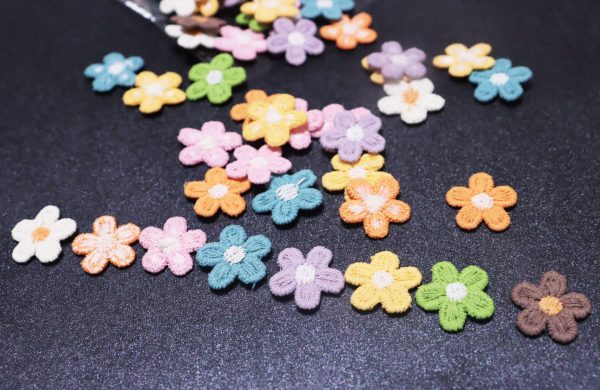 1.5cm mix color knitted flowers for for diy deoration doll findings - Image 2