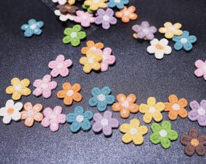 1.5cm mix color knitted flowers for for diy deoration doll findings