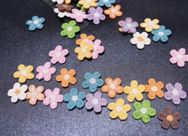 1.5cm mix color knitted flowers for for diy deoration doll findings